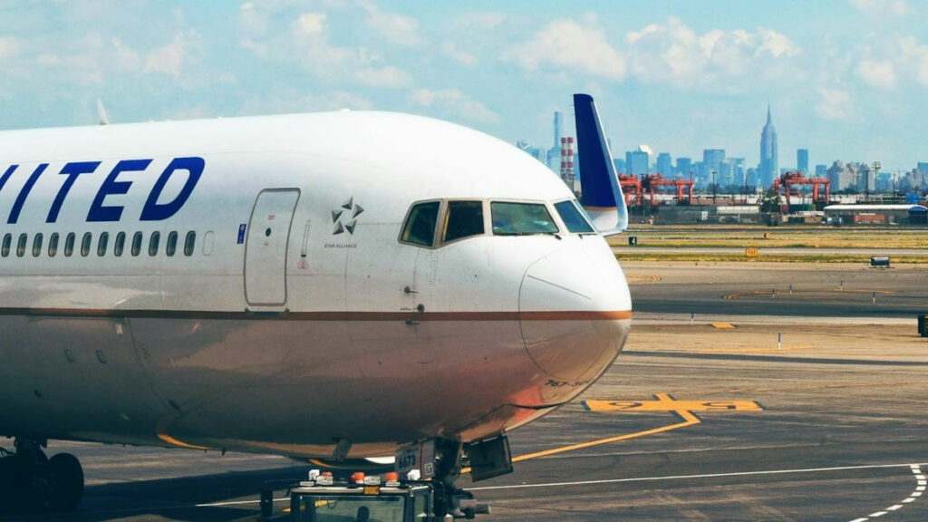 FAA Reminds Passengers: Vapes and E-Cigarettes are Hazardous Materials on Aircraft FAA vapes e-cigarettes hazardous materials aircraft