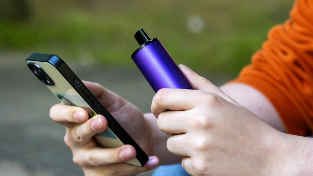 Dual Use Vaping Smoking, Quit Smoking with Vapes