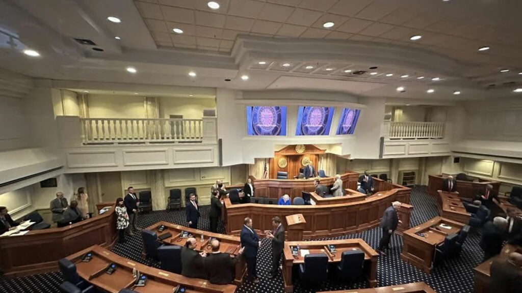 Alabama Passes Bill to Ban Vaping in Public Space Alabama Senate Bans Public Vaping
